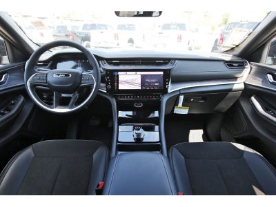 2027 Jeep Grand Cherokee Laredo Altitude 4x2 *Ltd Avail*
