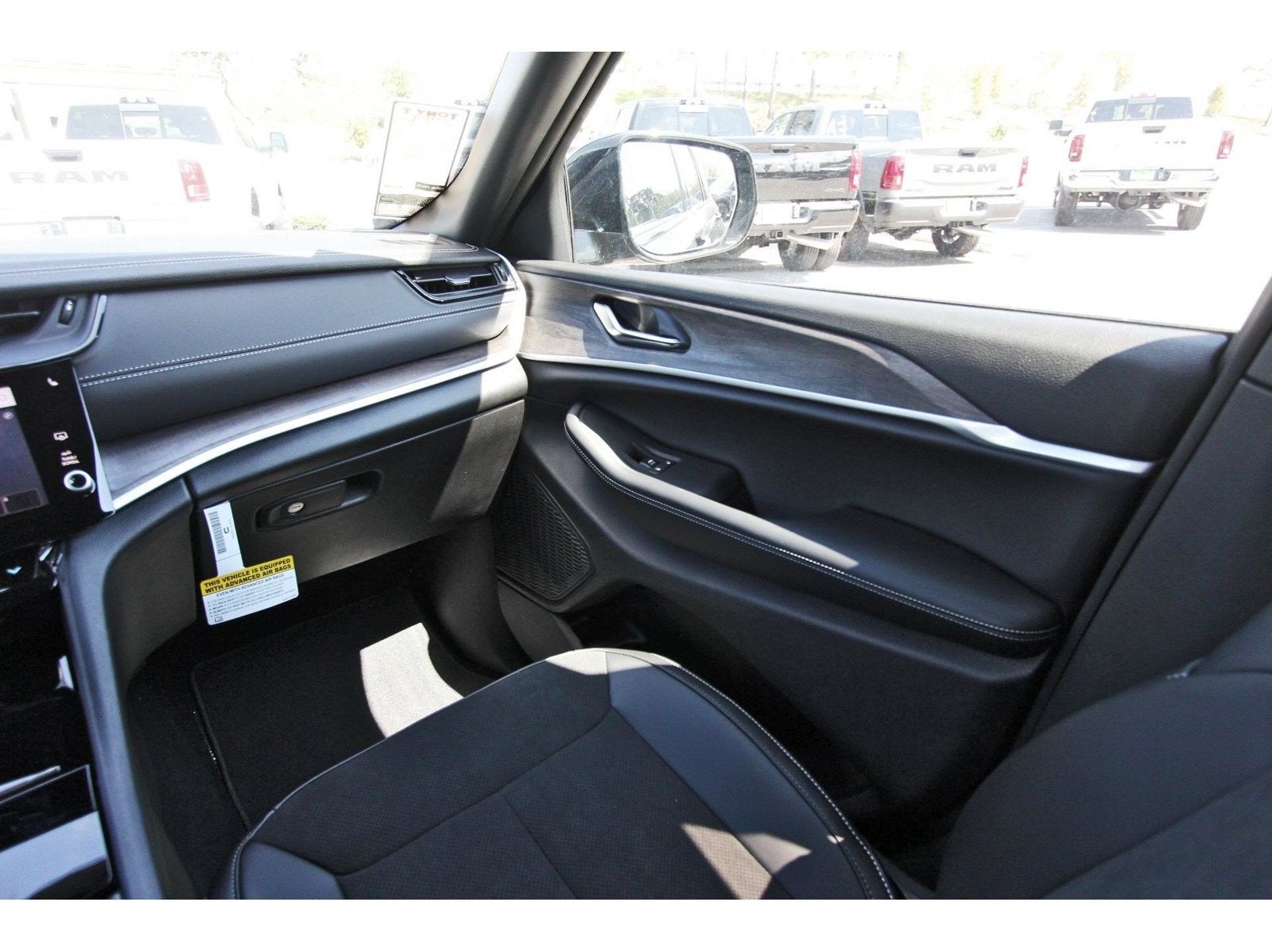 2027 Jeep Grand Cherokee Laredo Altitude 4x2 *Ltd Avail*