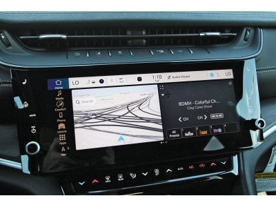 2027 Jeep Grand Cherokee Laredo Altitude 4x2 *Ltd Avail*