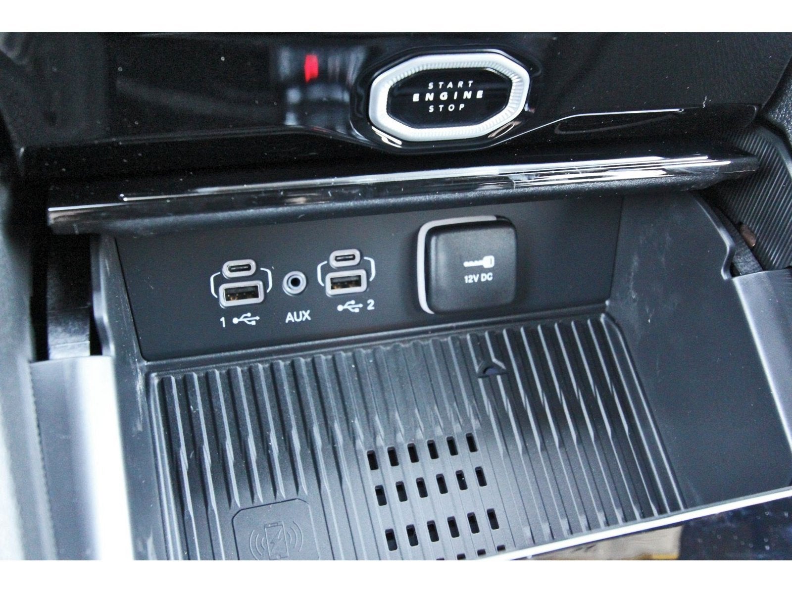 2027 Jeep Grand Cherokee Laredo Altitude 4x2 *Ltd Avail*