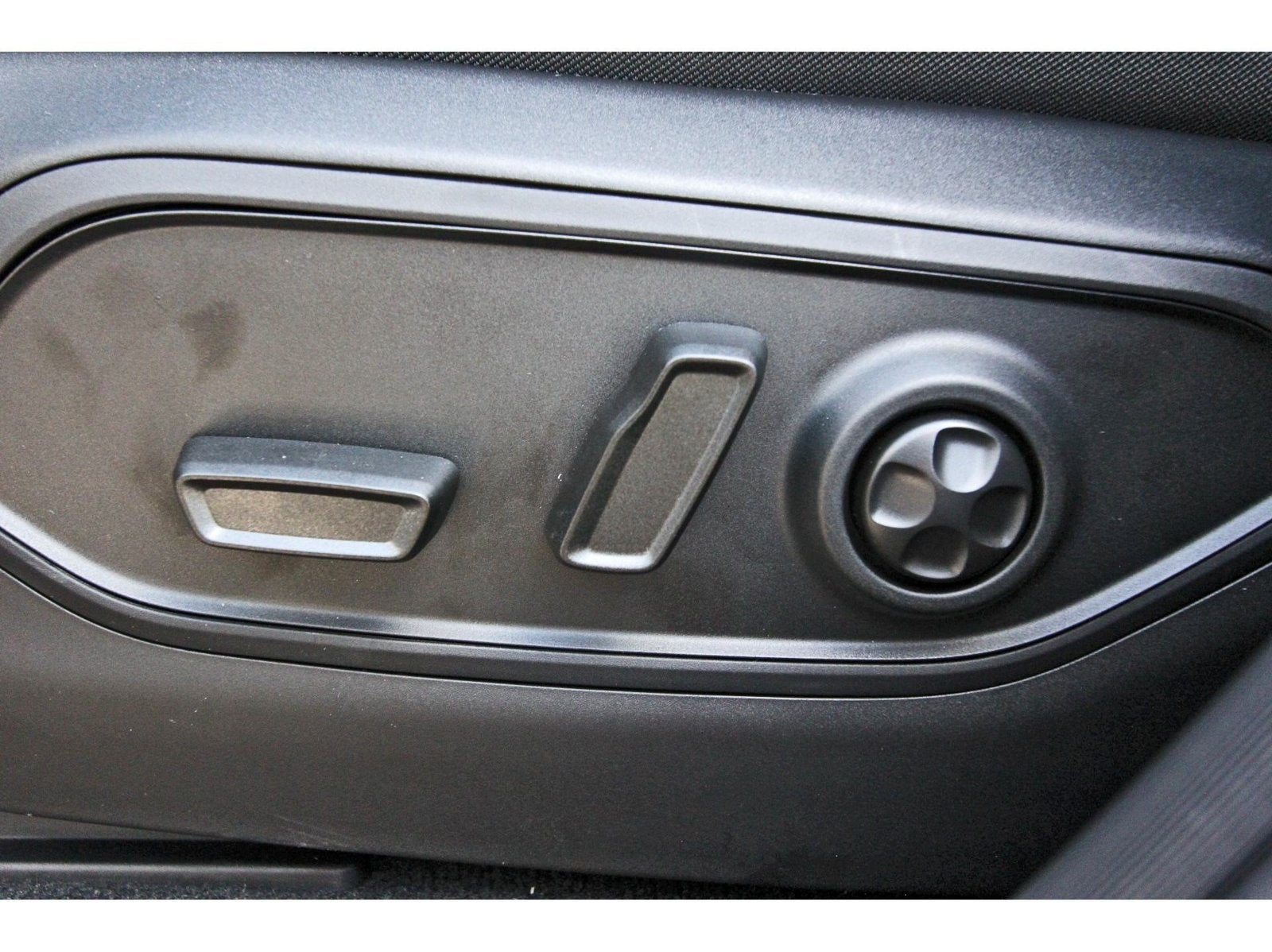 2027 Jeep Grand Cherokee Laredo Altitude 4x2 *Ltd Avail*