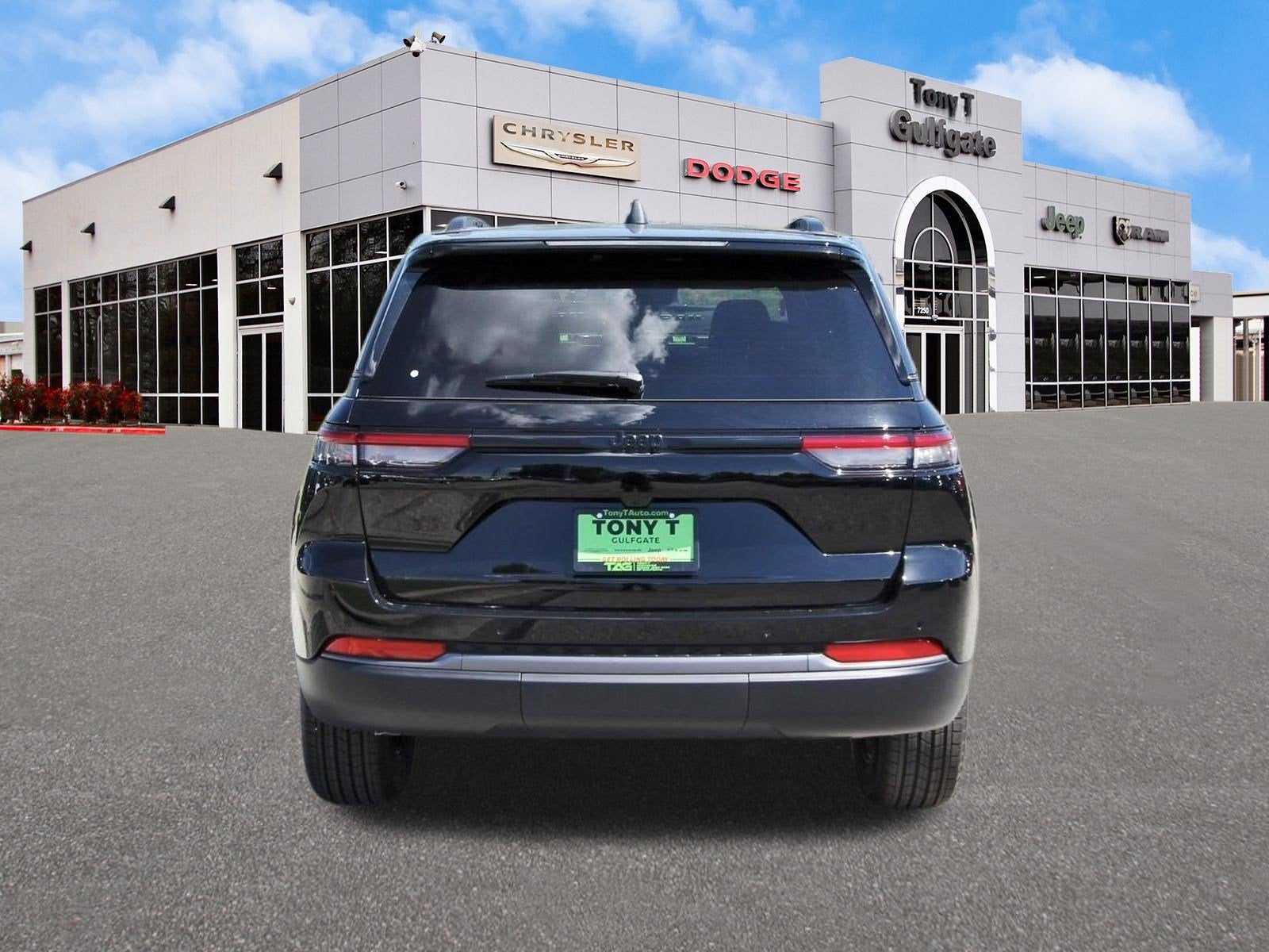 2027 Jeep Grand Cherokee Laredo Altitude 4x2 *Ltd Avail*
