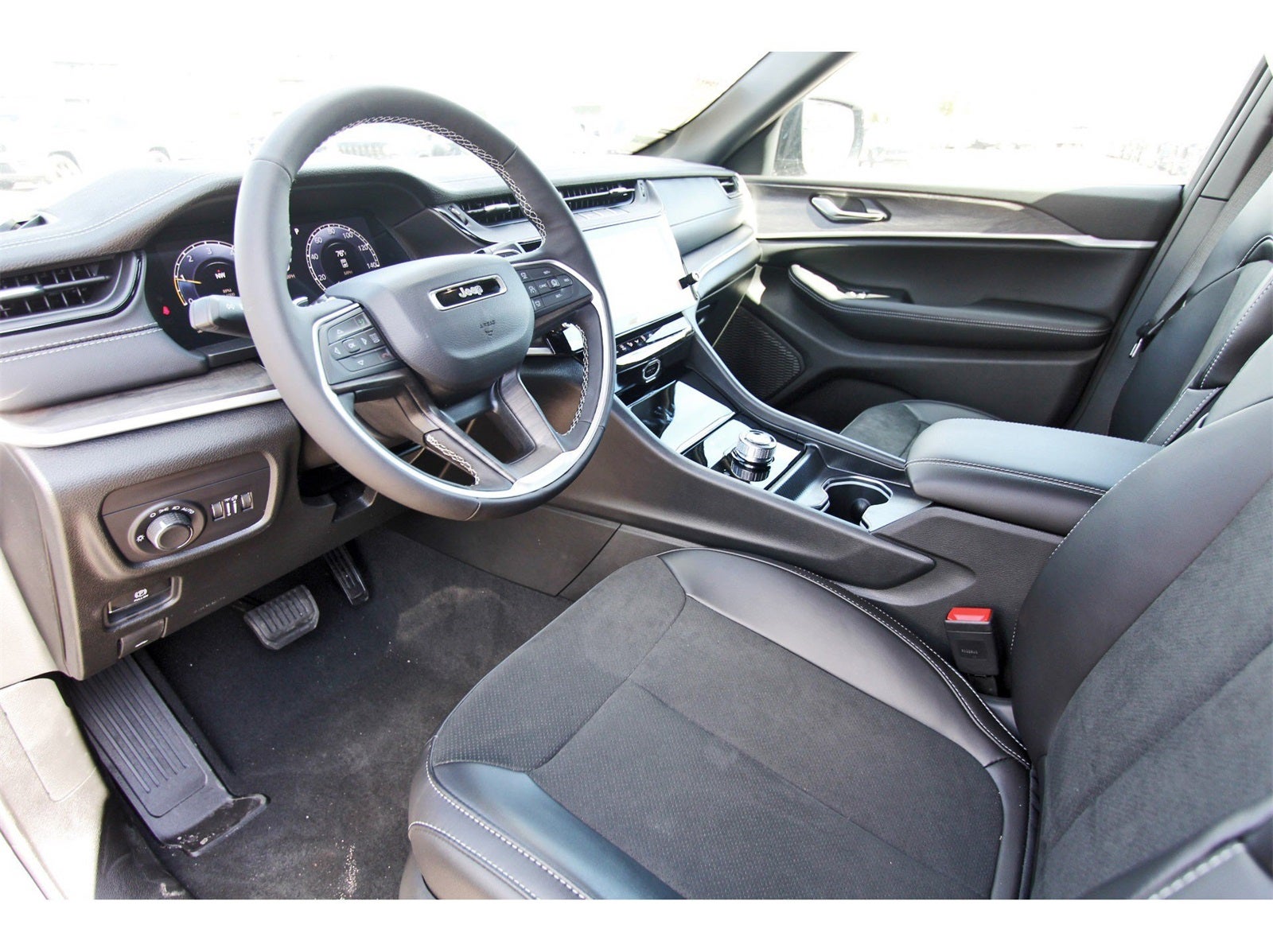 2026 Jeep Grand Cherokee Laredo Altitude 4x2