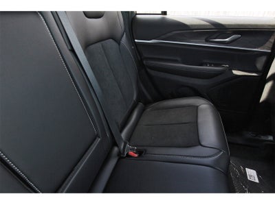 2026 Jeep Grand Cherokee Laredo Altitude 4x2