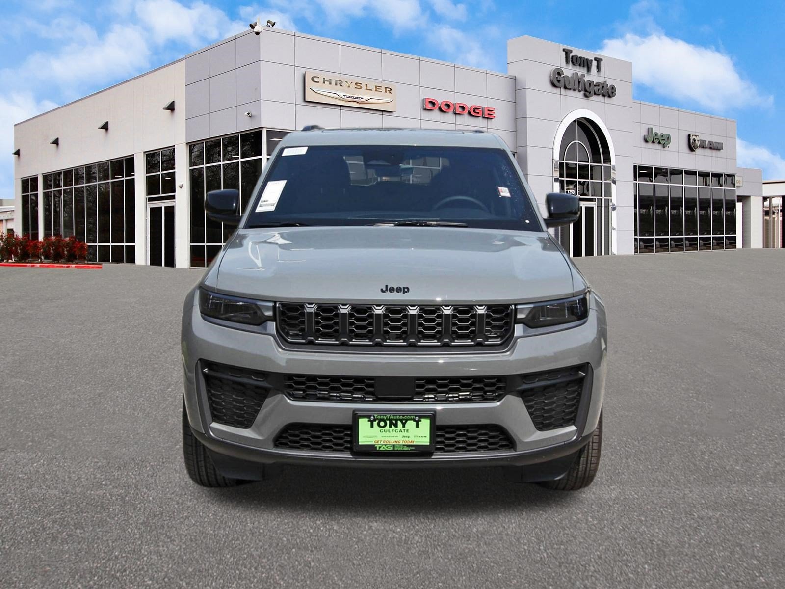 2027 Jeep Grand Cherokee Altitude Laredo 4x2 *Ltd Avail*