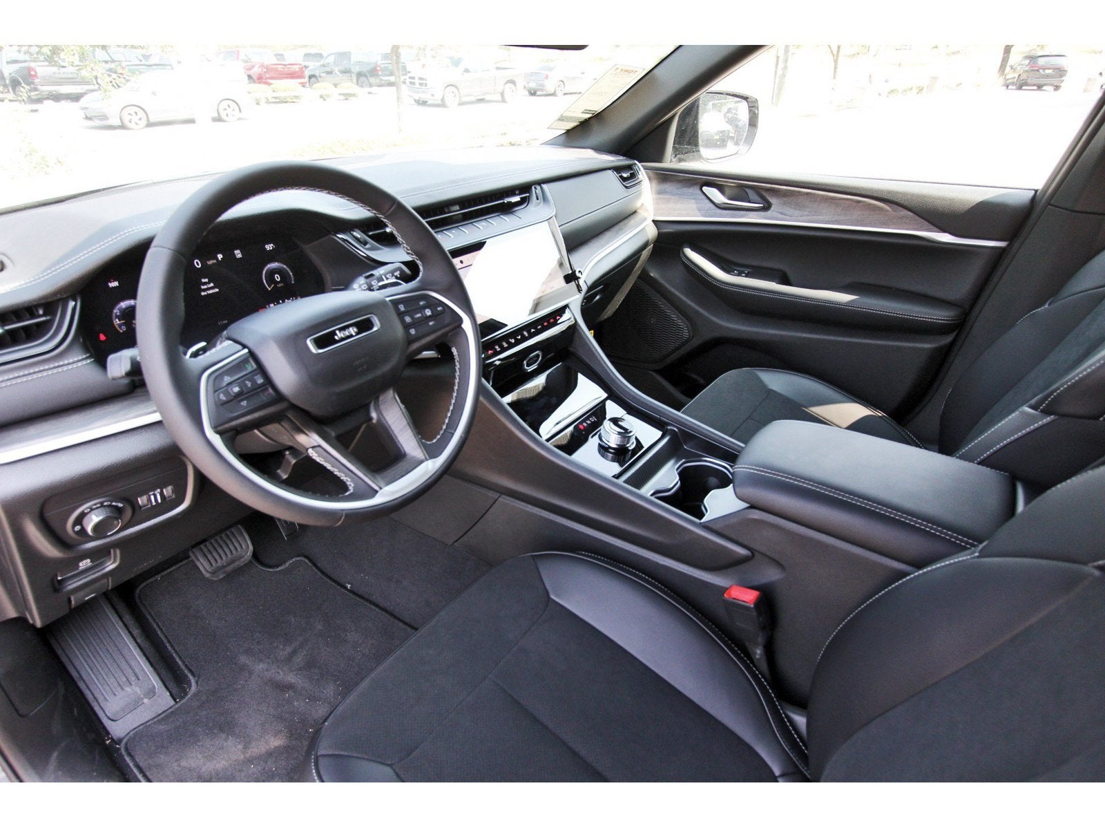 2027 Jeep Grand Cherokee Altitude Laredo 4x2 *Ltd Avail*