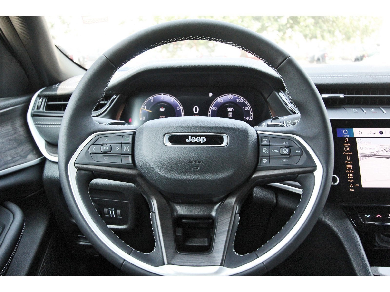 2027 Jeep Grand Cherokee Altitude Laredo 4x2 *Ltd Avail*