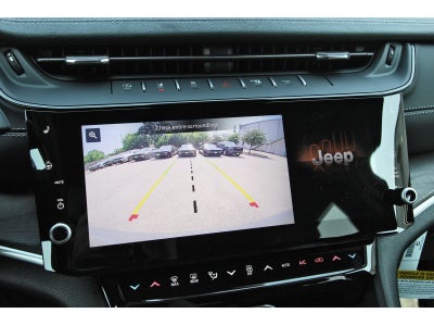 2027 Jeep Grand Cherokee Altitude Laredo 4x2 *Ltd Avail*