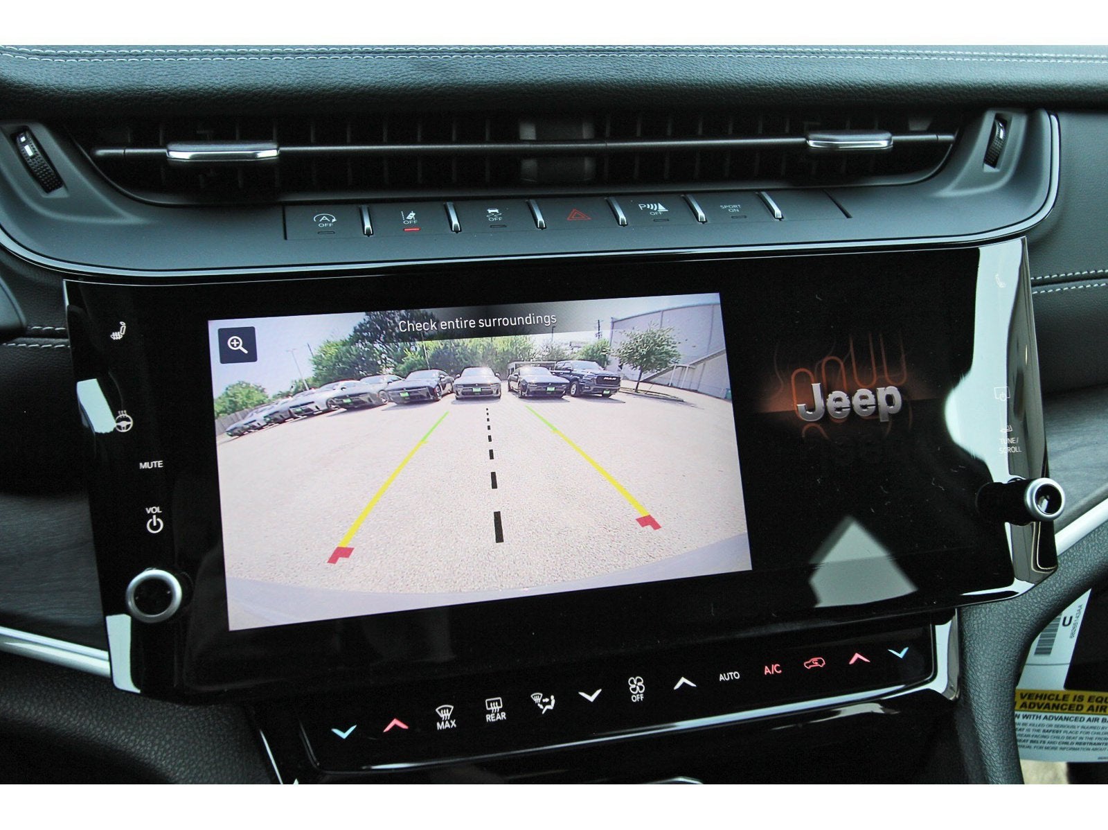 2027 Jeep Grand Cherokee Altitude Laredo 4x2 *Ltd Avail*