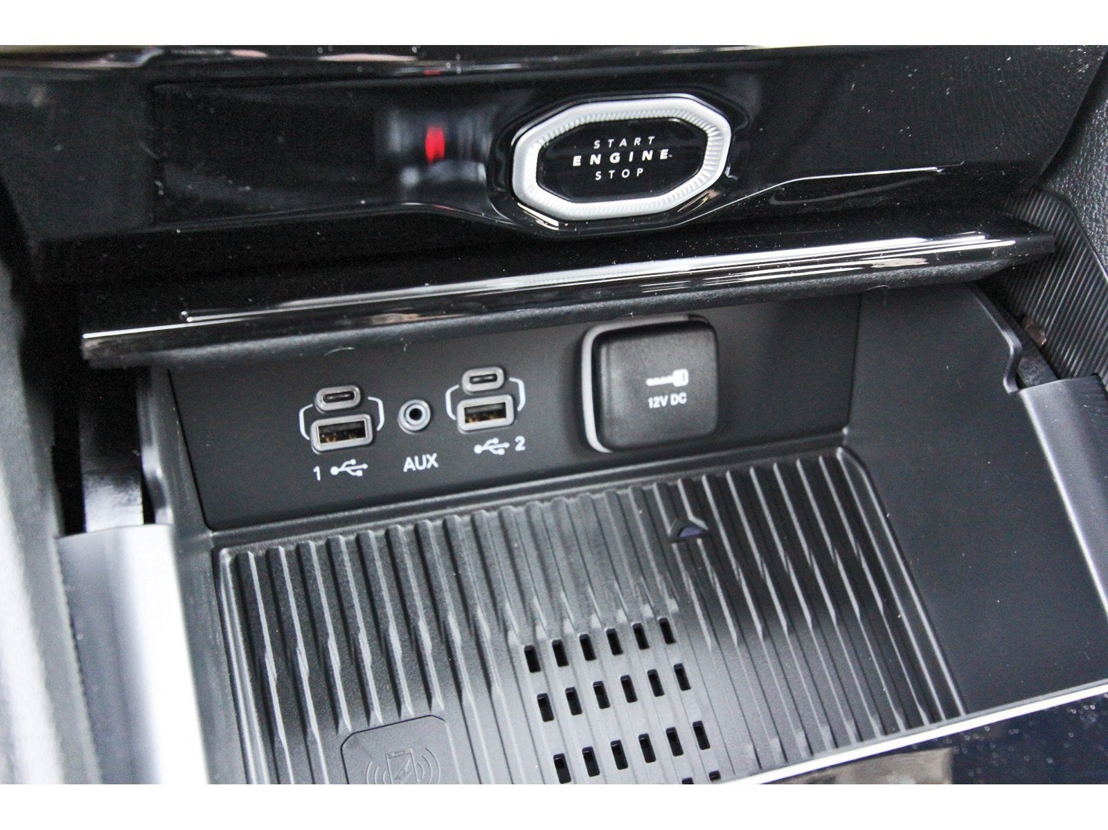2027 Jeep Grand Cherokee Altitude Laredo 4x2 *Ltd Avail*