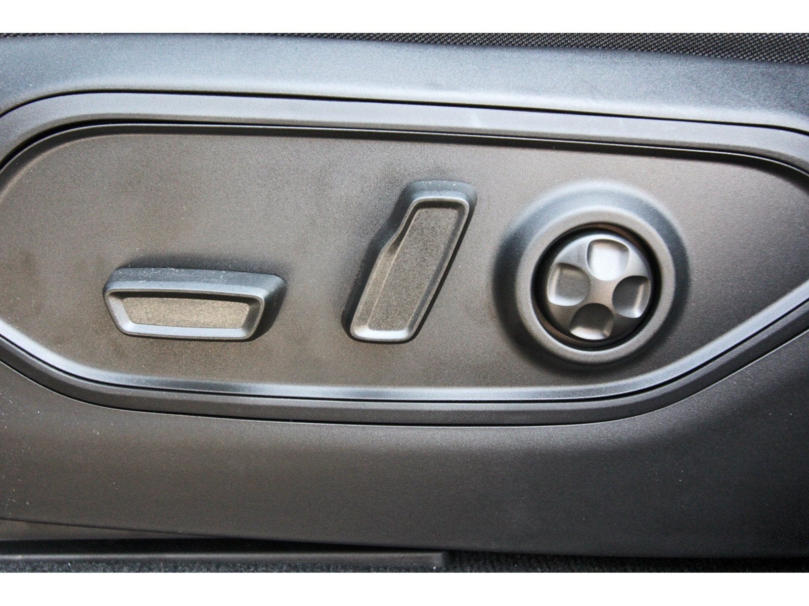 2027 Jeep Grand Cherokee Altitude Laredo 4x2 *Ltd Avail*