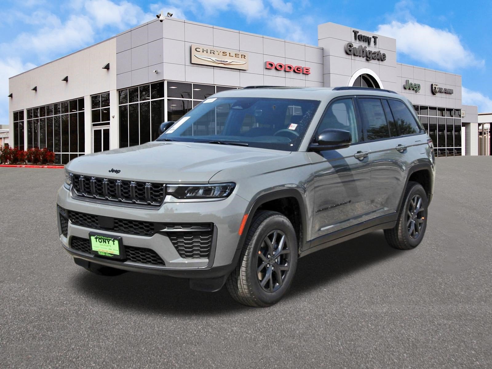 2027 Jeep Grand Cherokee Altitude Laredo 4x2 *Ltd Avail*