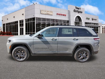 2027 Jeep Grand Cherokee Altitude Laredo 4x2 *Ltd Avail*