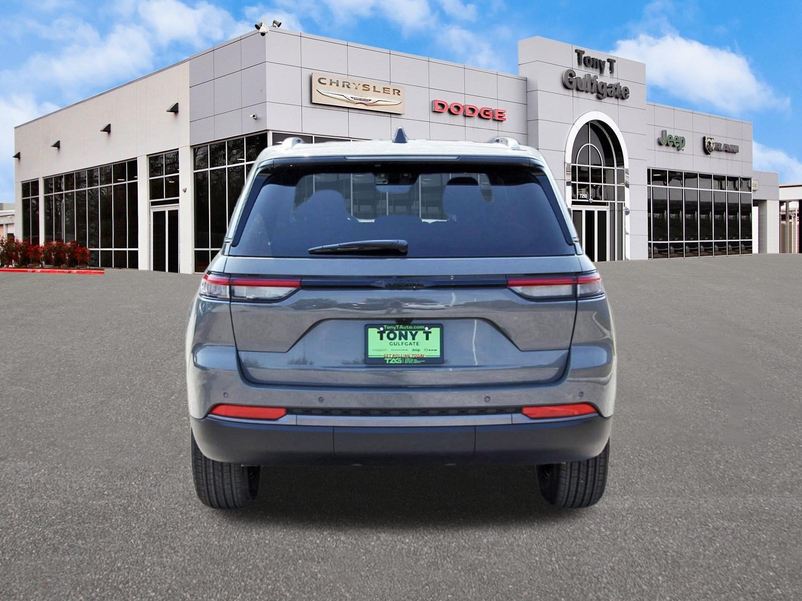 2027 Jeep Grand Cherokee Altitude Laredo 4x2 *Ltd Avail*