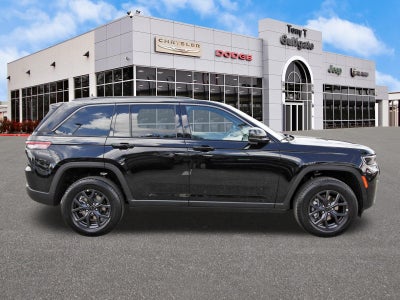 2027 Jeep Grand Cherokee Altitude Laredo 4x2 *Ltd Avail*