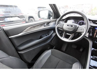 2027 Jeep Grand Cherokee Altitude Laredo 4x2 *Ltd Avail*