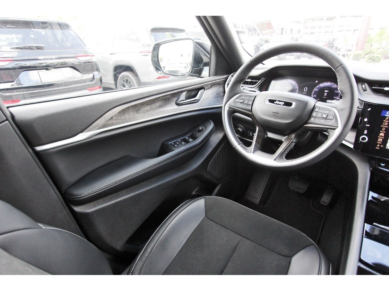 2027 Jeep Grand Cherokee Altitude Laredo 4x2 *Ltd Avail*