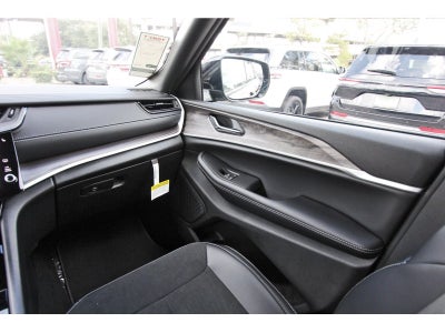 2027 Jeep Grand Cherokee Altitude Laredo 4x2 *Ltd Avail*