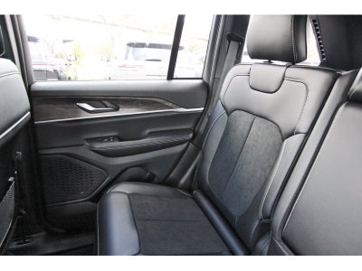 2027 Jeep Grand Cherokee Altitude Laredo 4x2 *Ltd Avail*