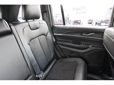 2027 Jeep Grand Cherokee Altitude Laredo 4x2 *Ltd Avail*