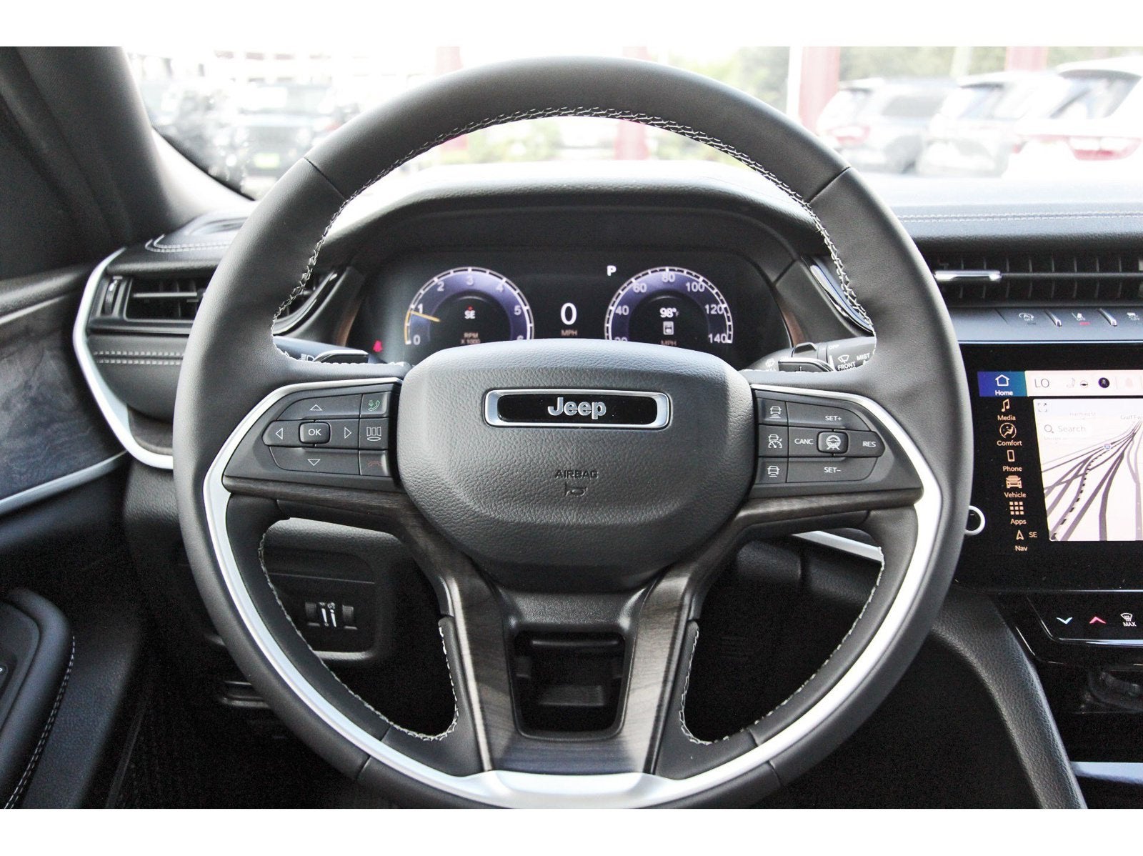 2027 Jeep Grand Cherokee Altitude Laredo 4x2 *Ltd Avail*