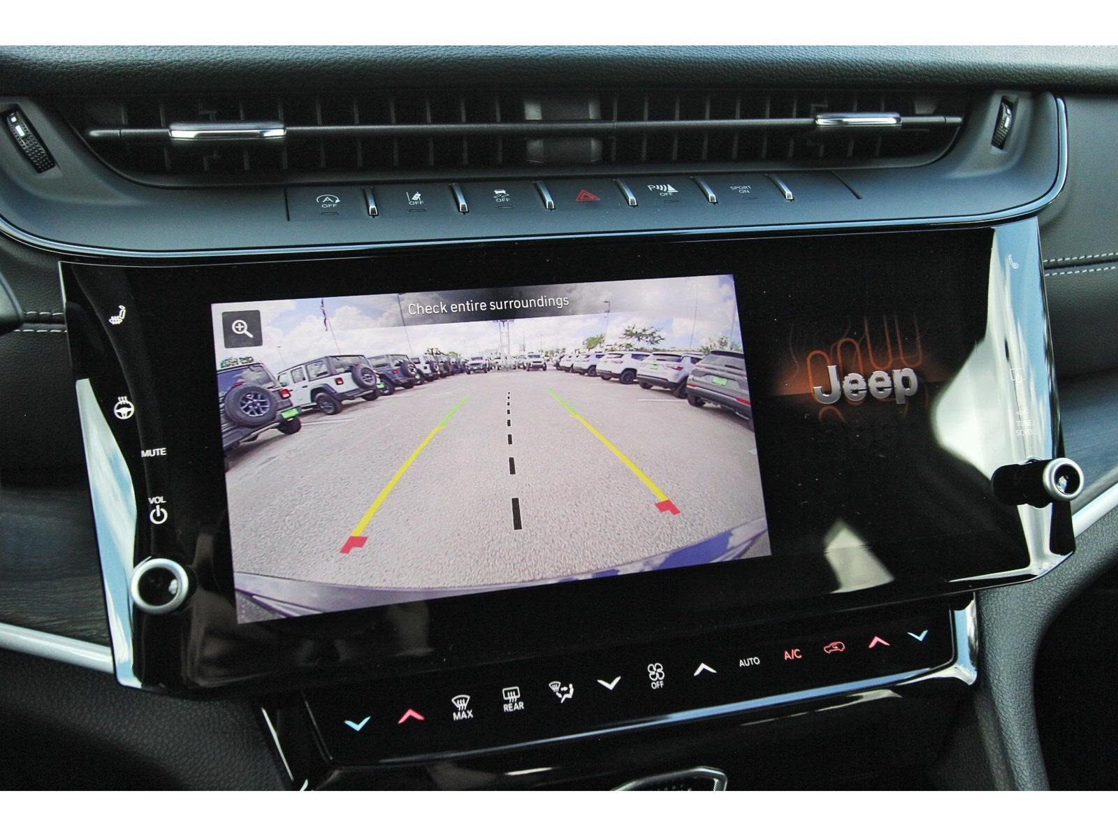 2027 Jeep Grand Cherokee Altitude Laredo 4x2 *Ltd Avail*