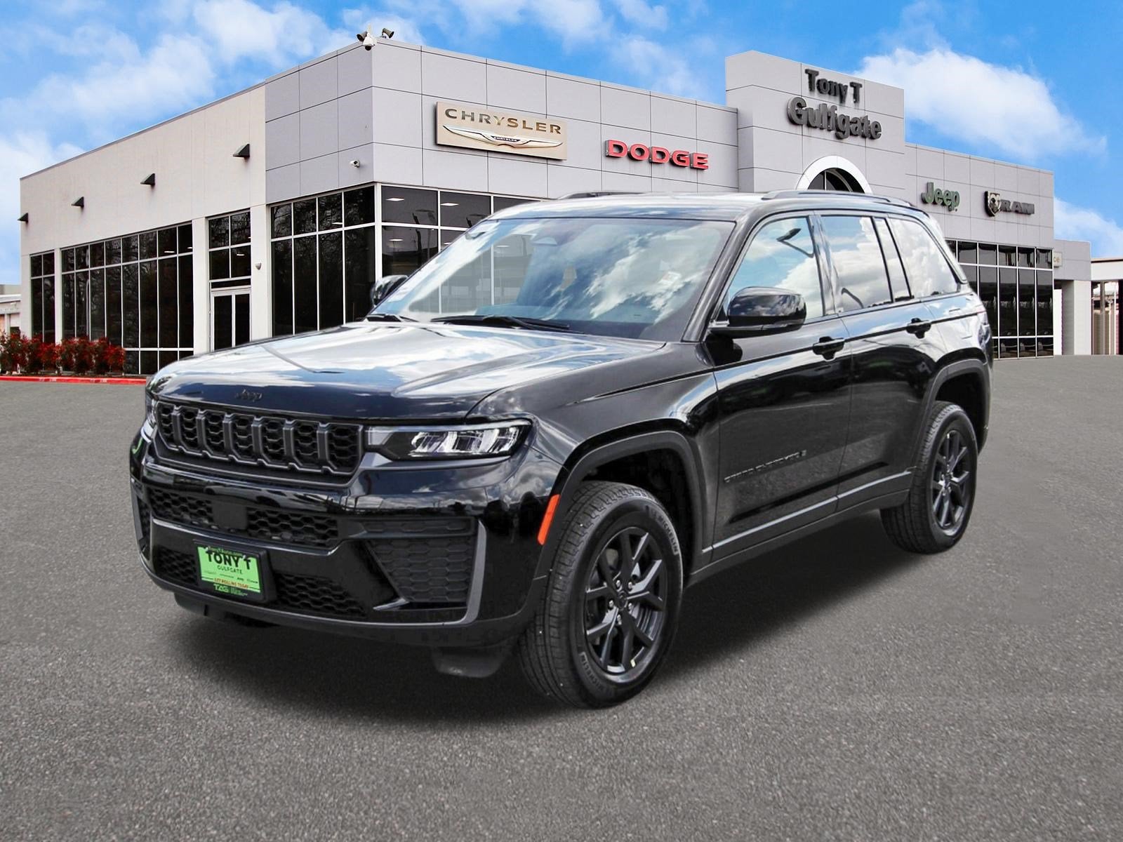 2027 Jeep Grand Cherokee Altitude Laredo 4x2 *Ltd Avail*