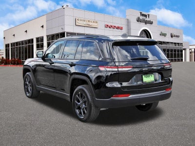 2027 Jeep Grand Cherokee Altitude Laredo 4x2 *Ltd Avail*