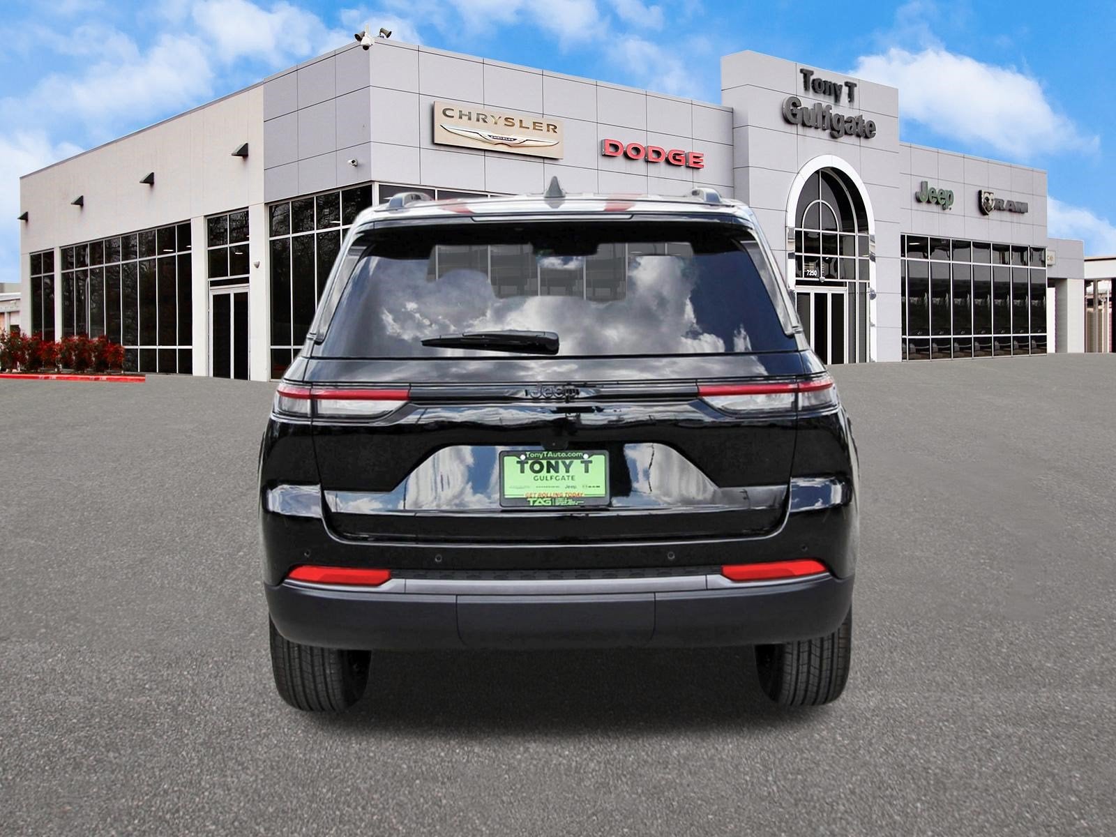 2027 Jeep Grand Cherokee Altitude Laredo 4x2 *Ltd Avail*