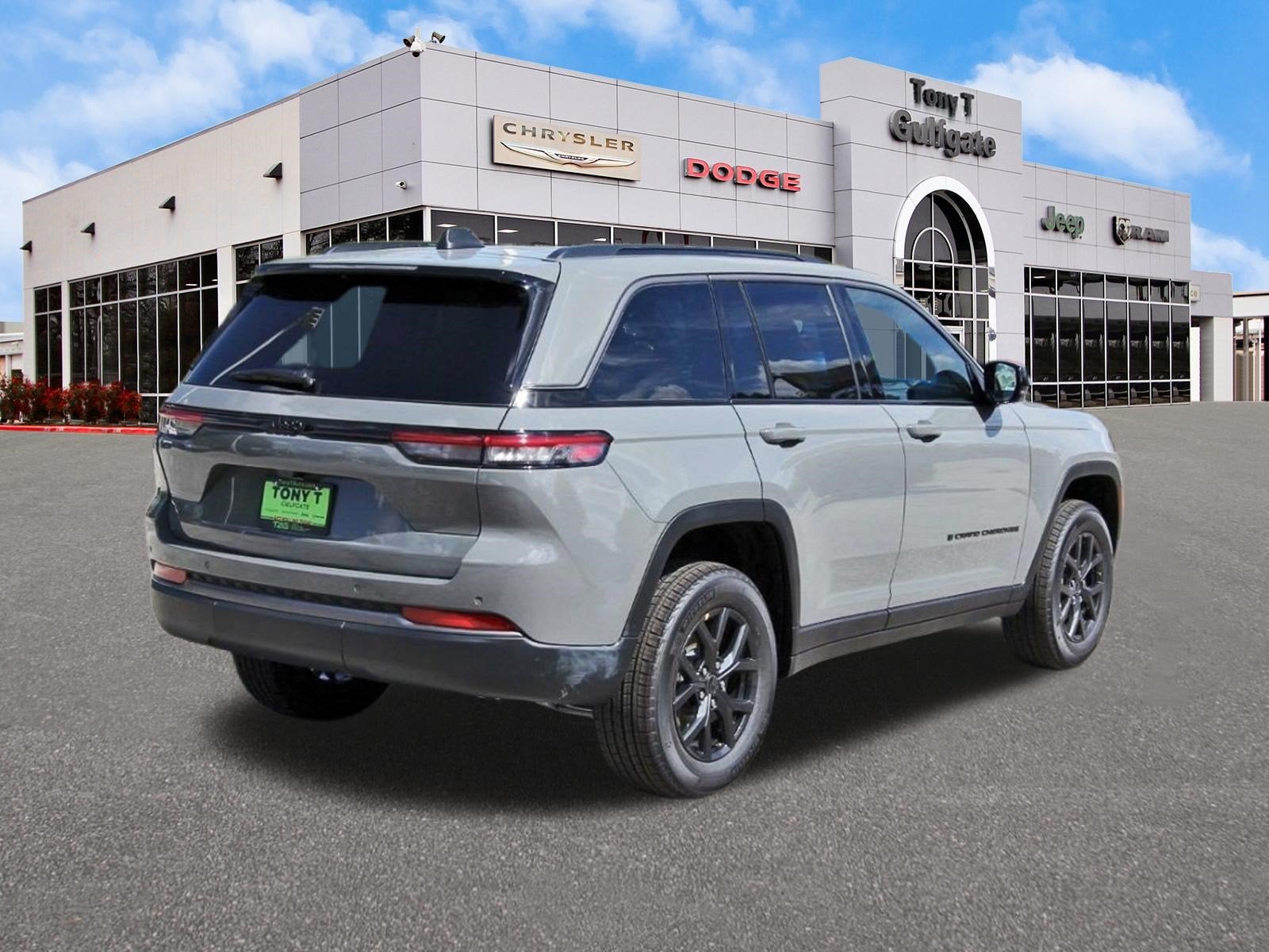 2027 Jeep Grand Cherokee Laredo Altitude 4x2 *Ltd Avail*