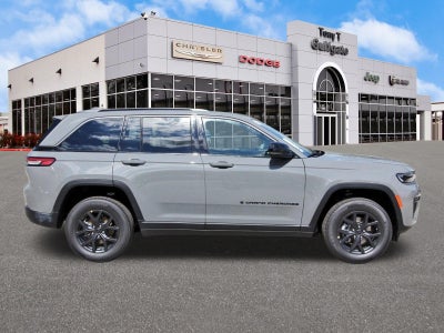 2027 Jeep Grand Cherokee Laredo Altitude 4x2 *Ltd Avail*