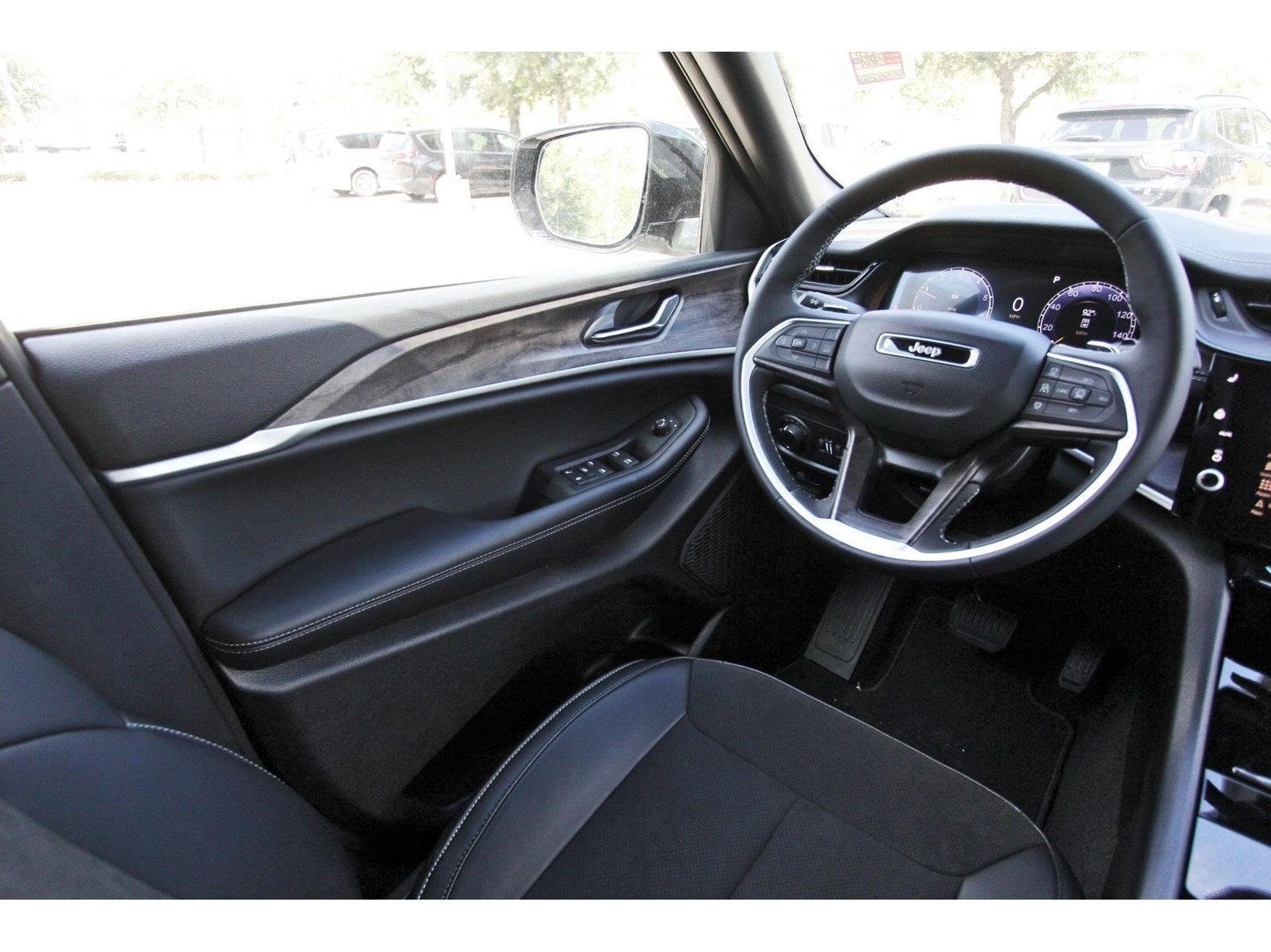 2027 Jeep Grand Cherokee Laredo Altitude 4x2 *Ltd Avail*