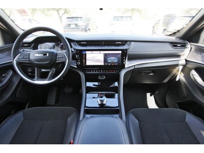 2027 Jeep Grand Cherokee Laredo Altitude 4x2 *Ltd Avail*