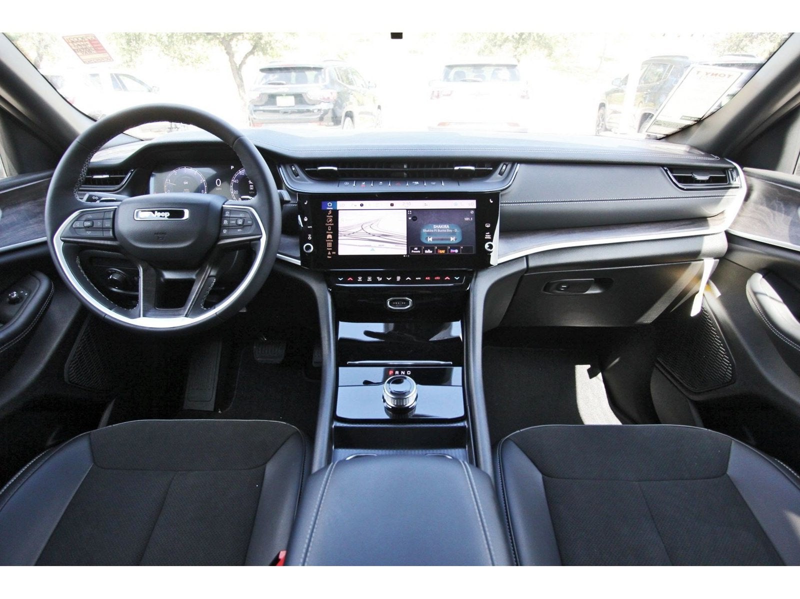 2027 Jeep Grand Cherokee Laredo Altitude 4x2 *Ltd Avail*