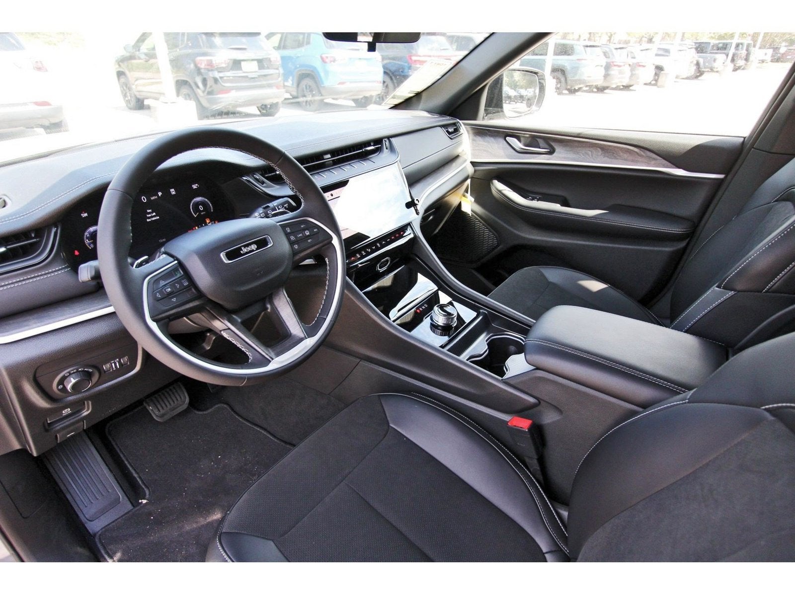 2027 Jeep Grand Cherokee Laredo Altitude 4x2 *Ltd Avail*