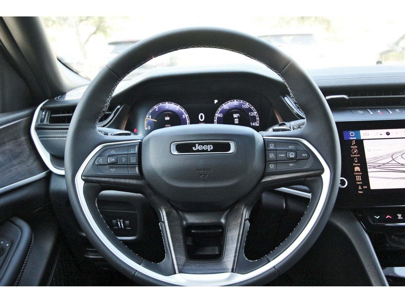 2027 Jeep Grand Cherokee Laredo Altitude 4x2 *Ltd Avail*