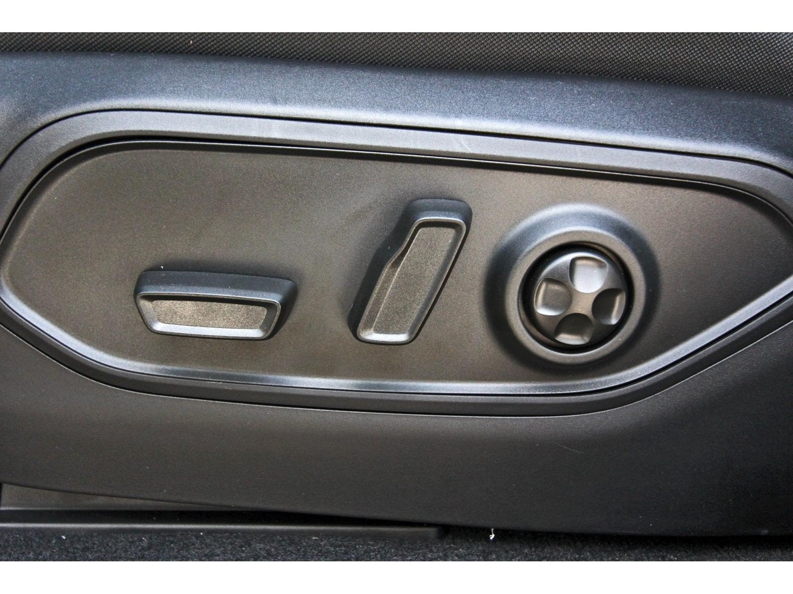 2027 Jeep Grand Cherokee Laredo Altitude 4x2 *Ltd Avail*