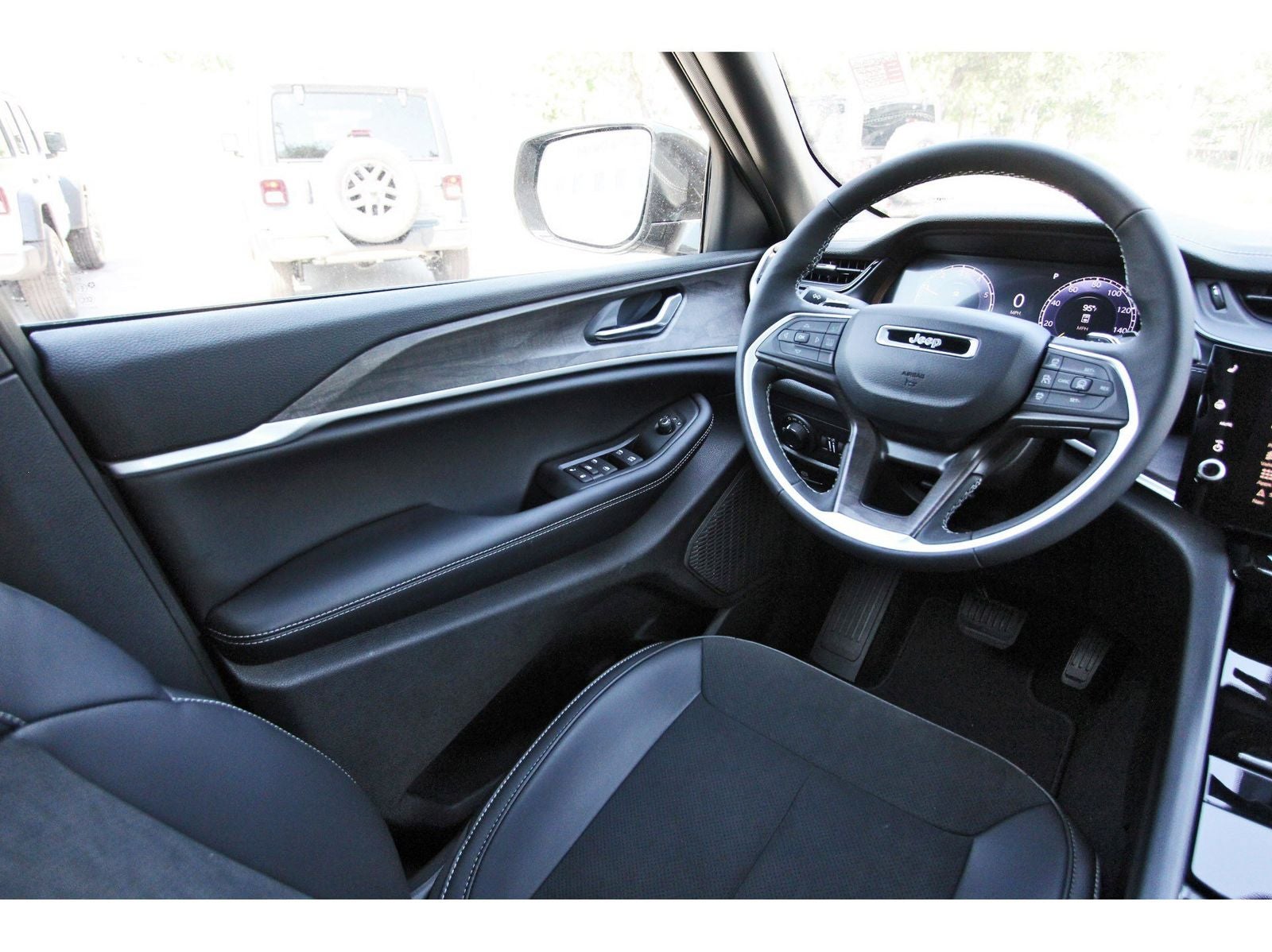 2026 Jeep Grand Cherokee Laredo Altitude 4x2