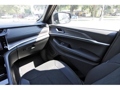 2026 Jeep Grand Cherokee Laredo Altitude 4x2