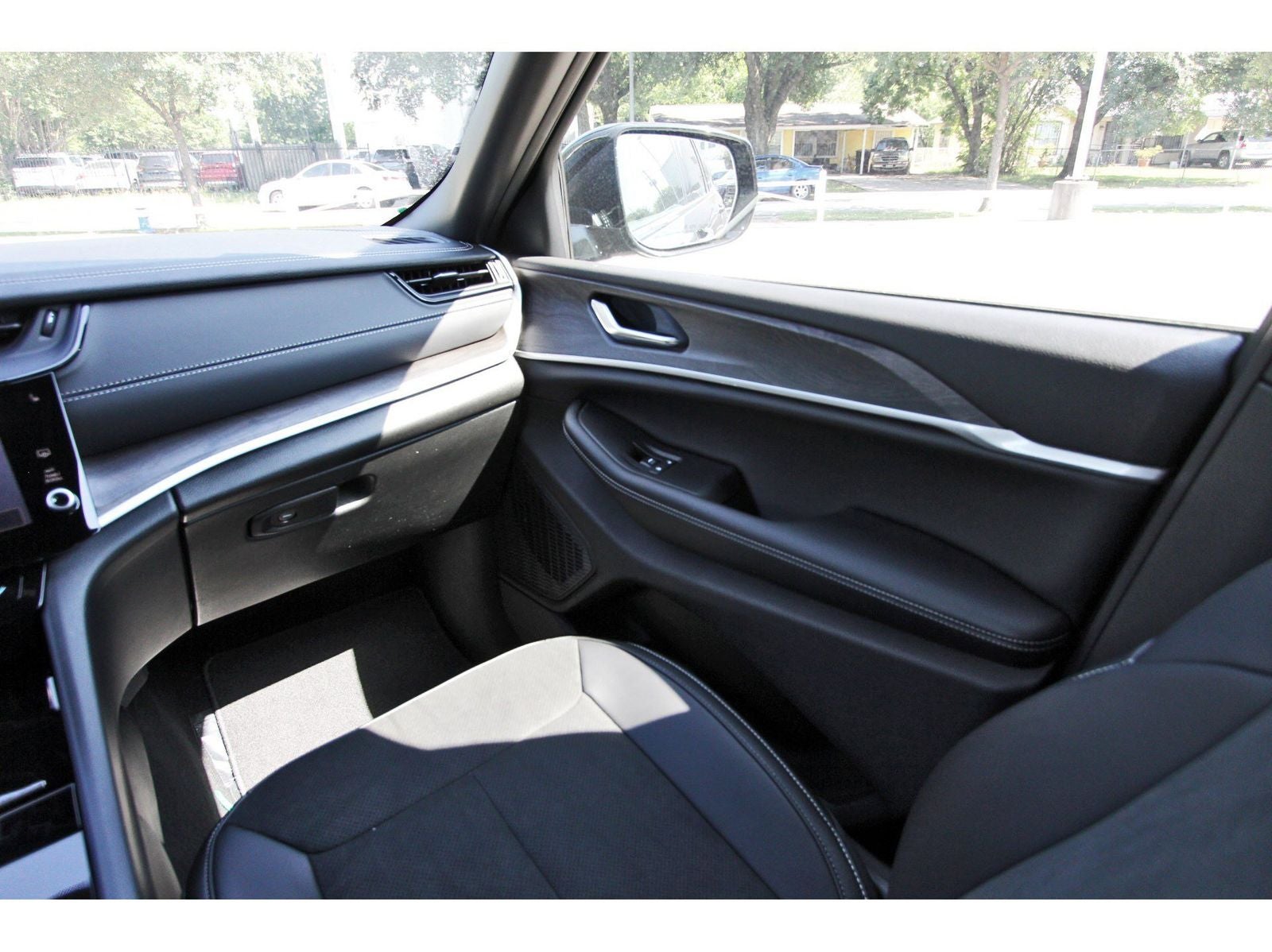 2026 Jeep Grand Cherokee Laredo Altitude 4x2
