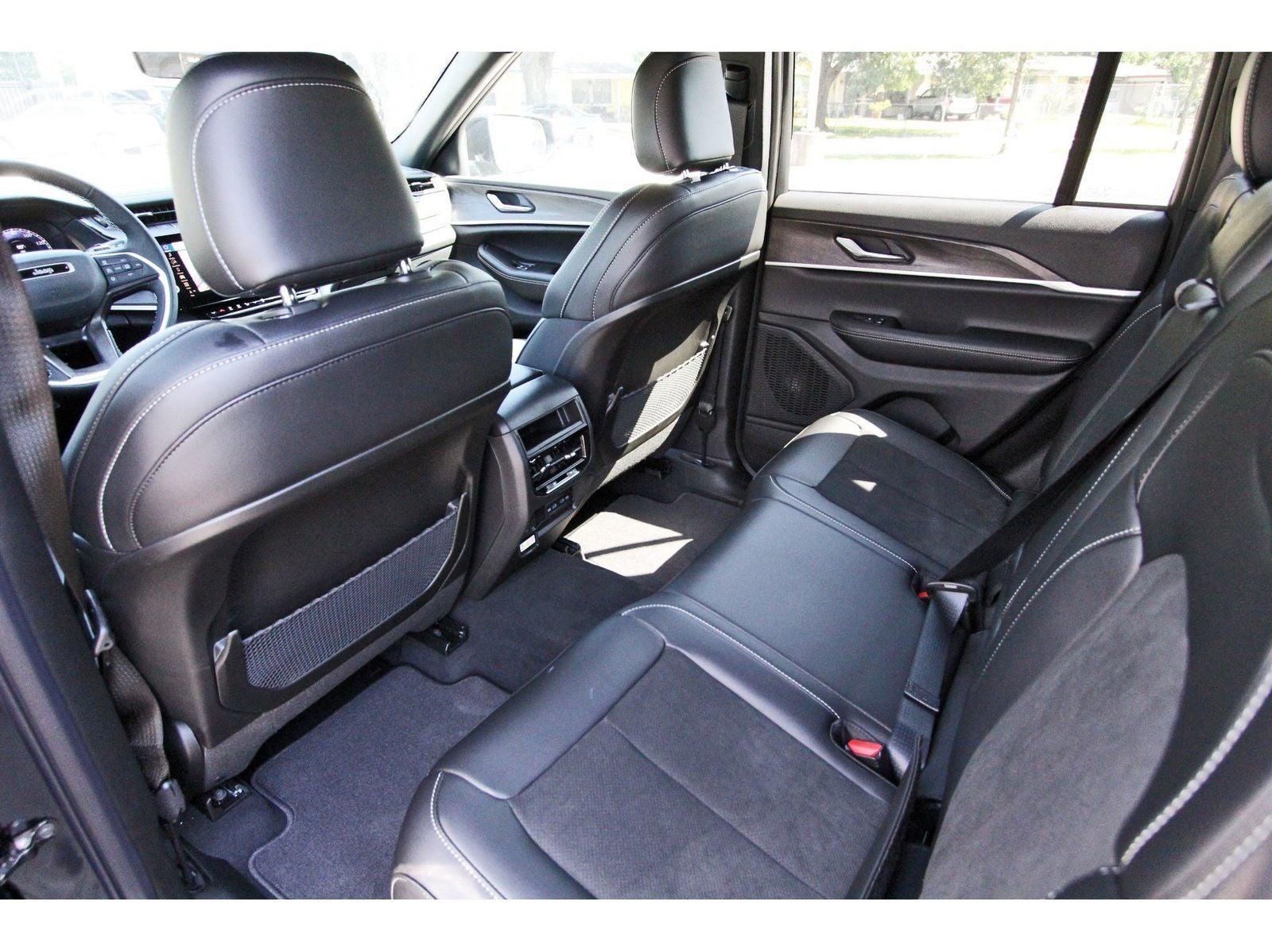 2026 Jeep Grand Cherokee Laredo Altitude 4x2