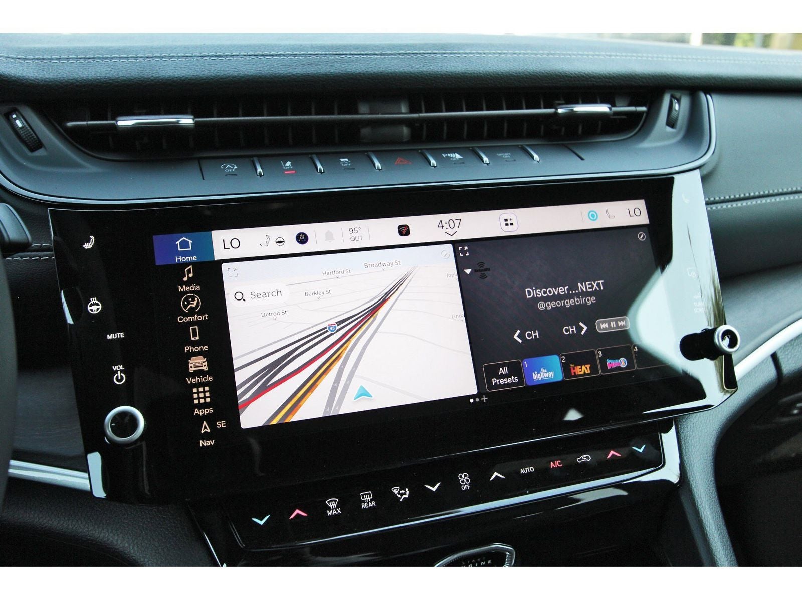 2026 Jeep Grand Cherokee Laredo Altitude 4x2