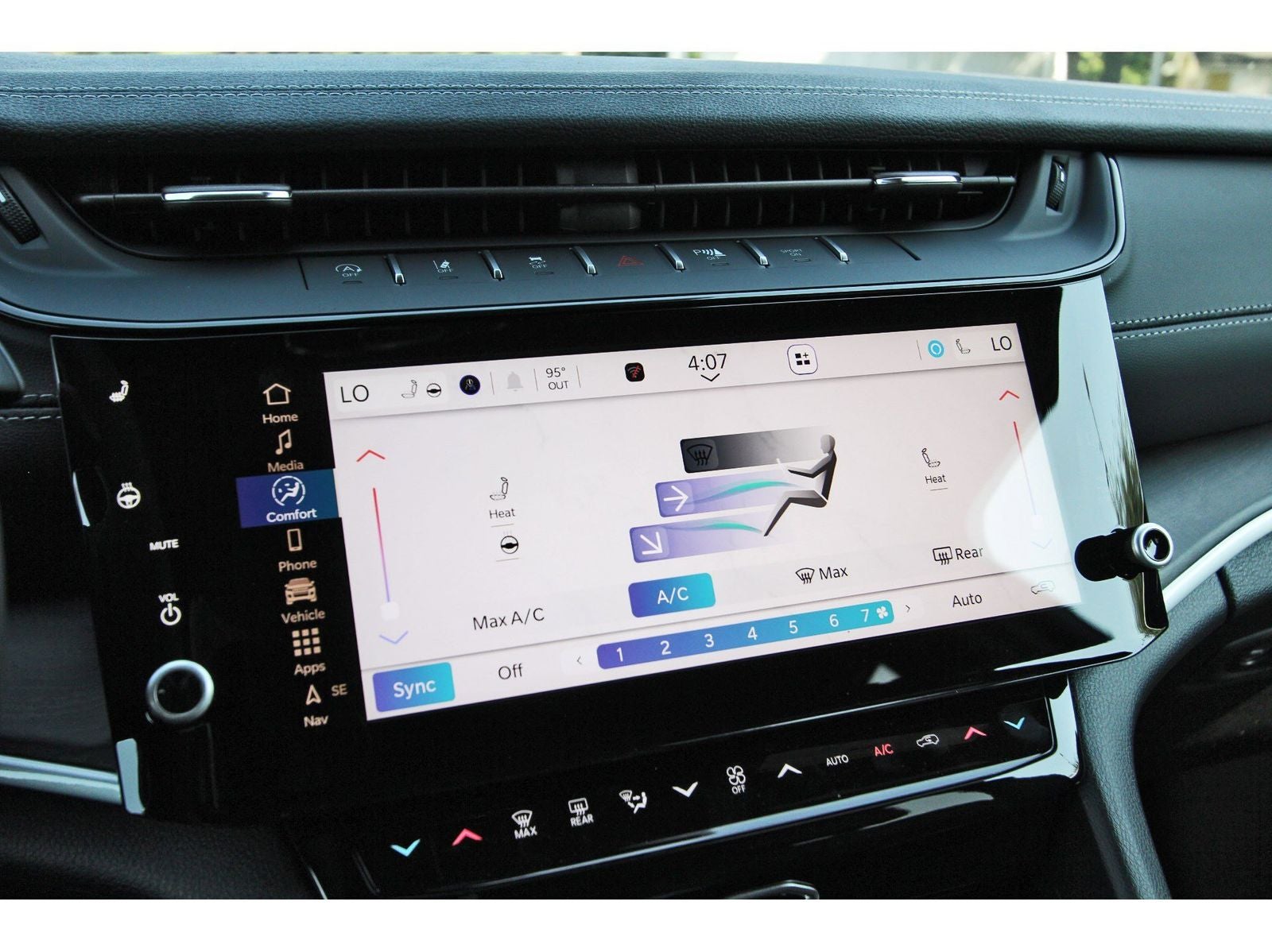 2026 Jeep Grand Cherokee Laredo Altitude 4x2