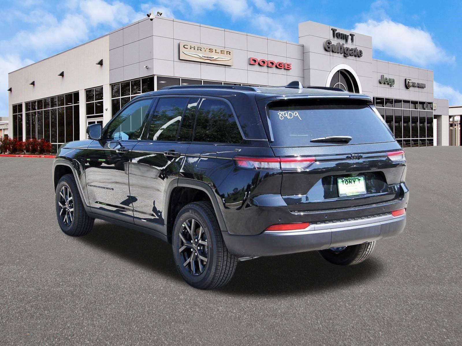 2026 Jeep Grand Cherokee Laredo Altitude 4x2