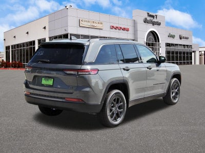 2027 Jeep Grand Cherokee Laredo Altitude 4x2 *Ltd Avail*