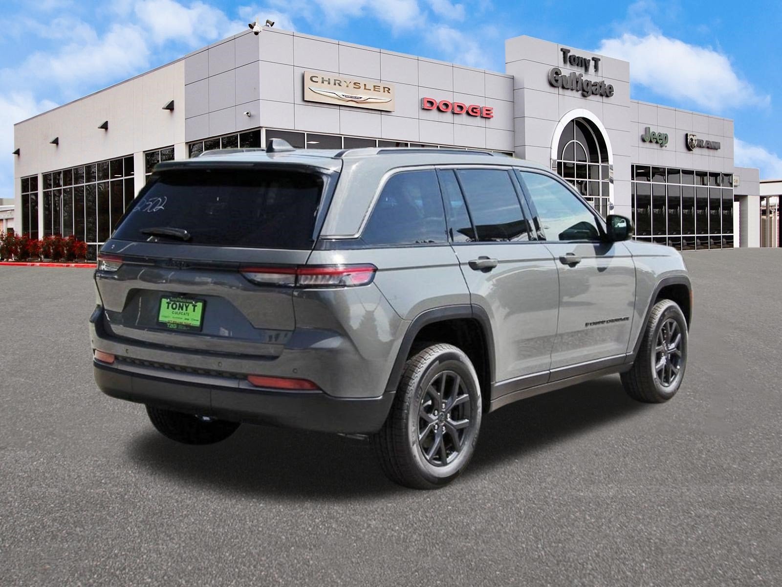 2027 Jeep Grand Cherokee Laredo Altitude 4x2 *Ltd Avail*