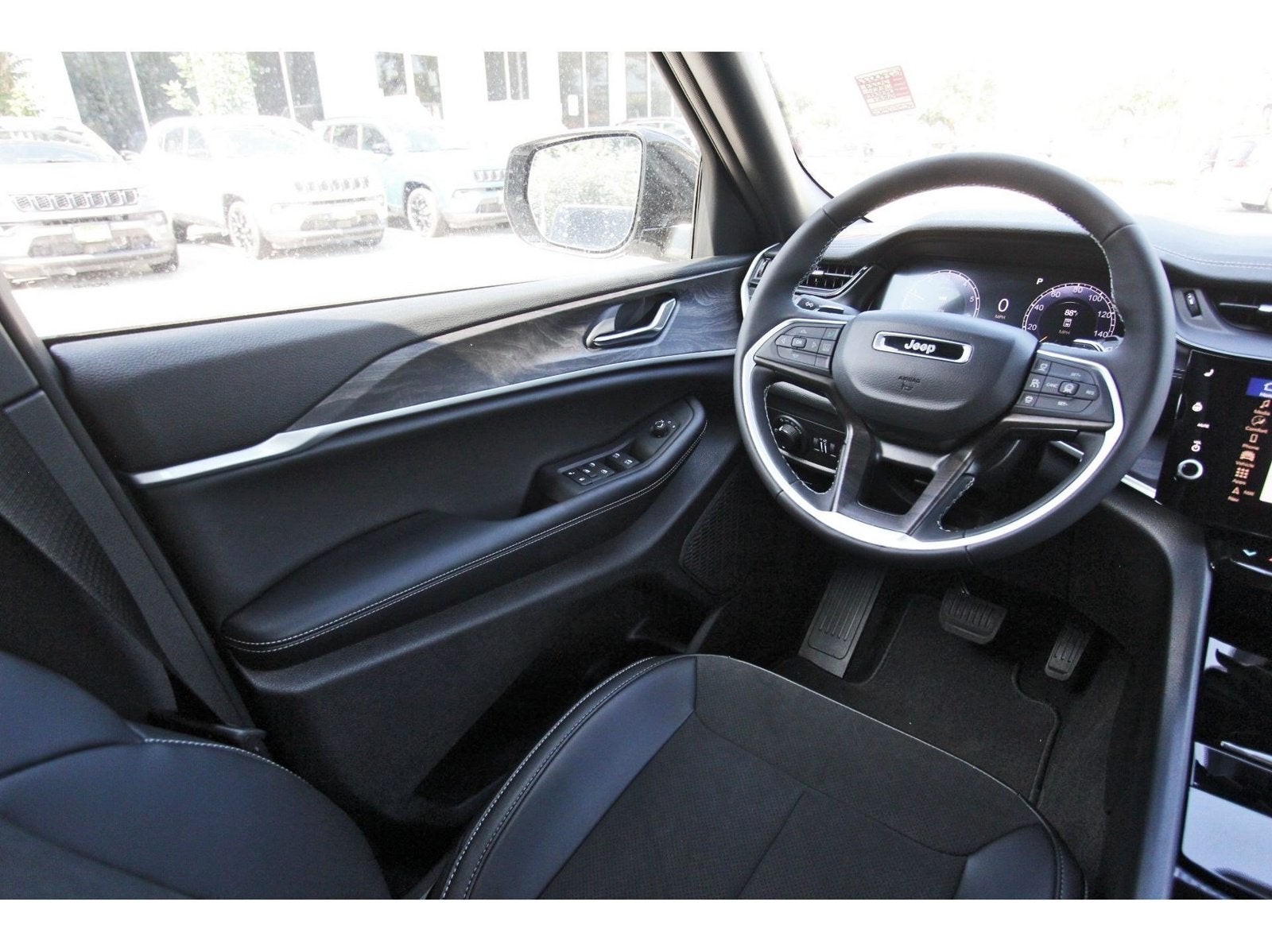 2027 Jeep Grand Cherokee Laredo Altitude 4x2 *Ltd Avail*