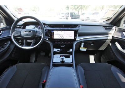 2027 Jeep Grand Cherokee Laredo Altitude 4x2 *Ltd Avail*