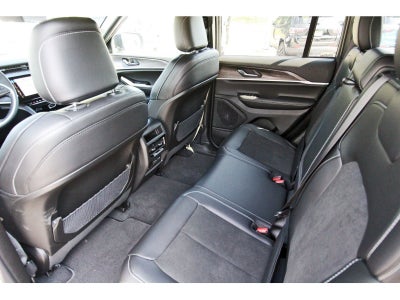 2027 Jeep Grand Cherokee Laredo Altitude 4x2 *Ltd Avail*