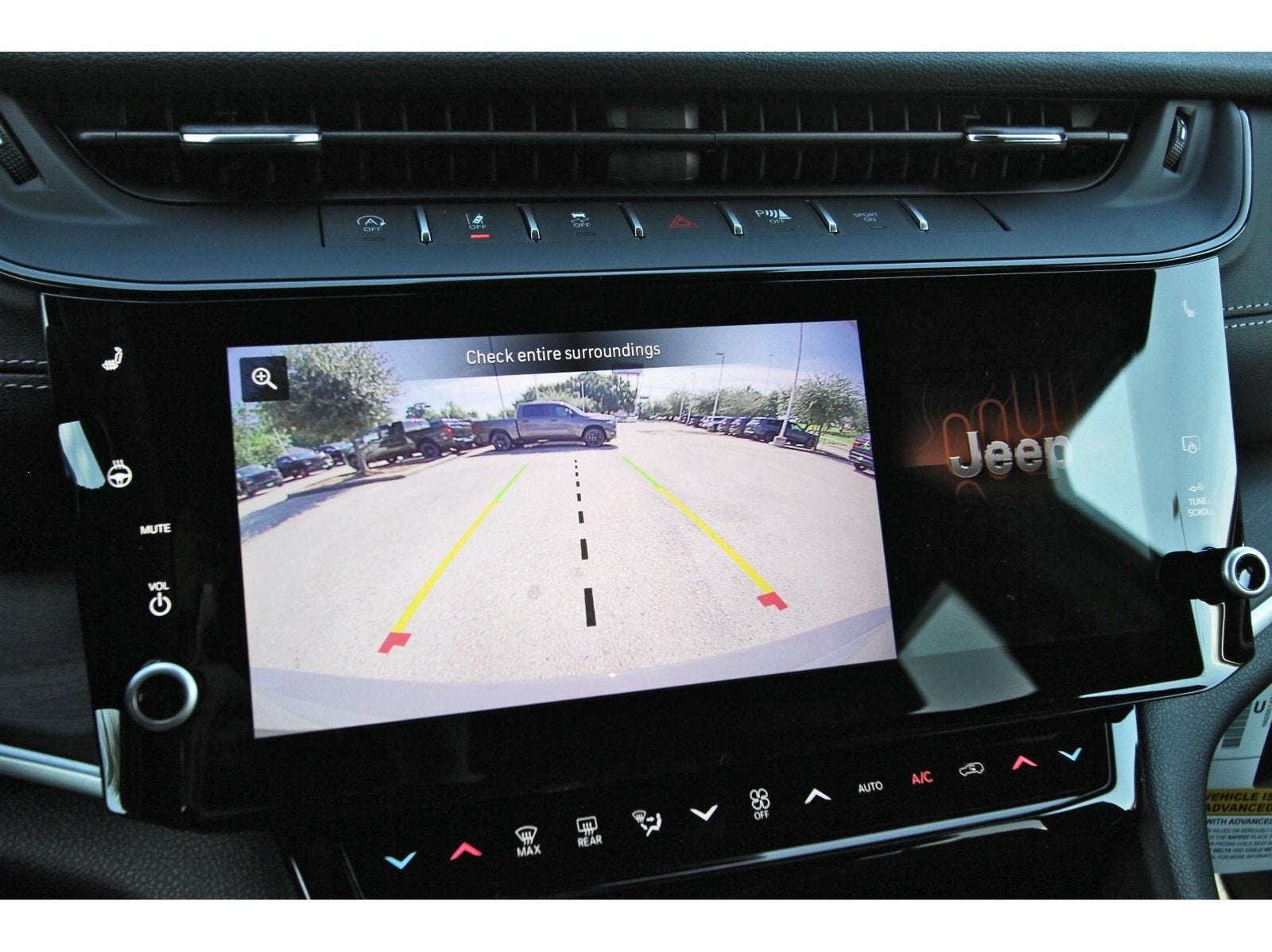 2027 Jeep Grand Cherokee Laredo Altitude 4x2 *Ltd Avail*